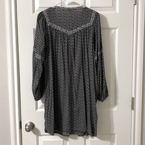 Old Navy long sleeve grey, white, navy print a line dress. Medium fit. - Picture 5 of 7